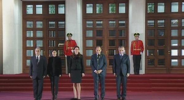 Arnavutluk’ta Paris için 1 dakikalık saygı duruşunda bulunuldu, 1 günlük yas ilan edildi