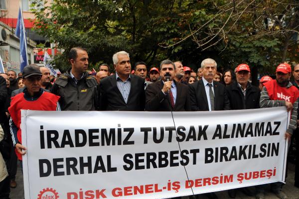 Tunceli'de tutuklu sendikacı ve grevdeki işçilere destek