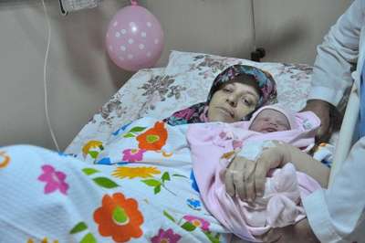 52 yaşında anne oldu