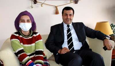 Kanser hastası Aysel'in gecikmeli karne sevinci