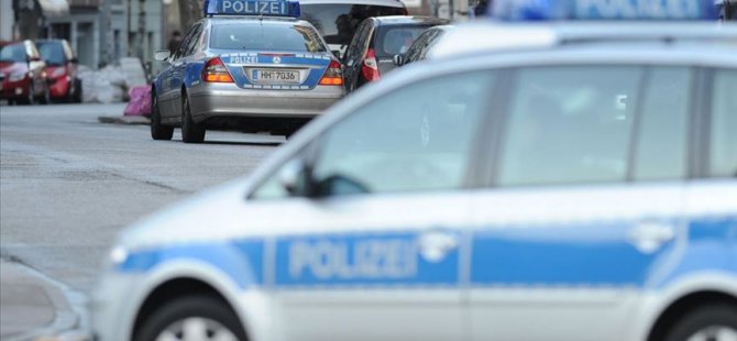 Münih'te bir polis bıçaklandı