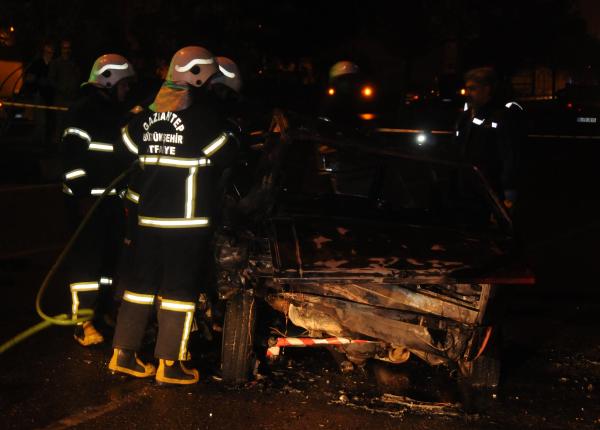 Kaza yapan otomobilin şoförü yanarak can verdi