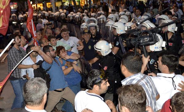 Adana'da sendikacı ve siyasi parti temsilcilerine gözaltı