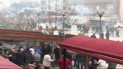 Kosova başbakanlık binası önünde gösteriye müdahale: 52’si polis 110 yaralı- Ek