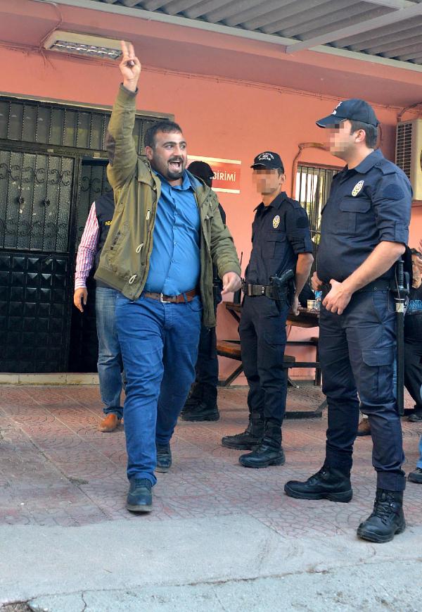 Adana'da sendikacı ve siyasi parti temsilcilerine gözaltı (2)