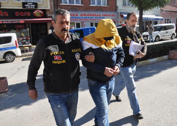 Tüfekle başından vurup hastaneye getirdiği arkadaşı öldü