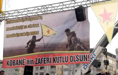 Diyarbakır'da Kobani kutlamasına 20 bin kişi katıldı