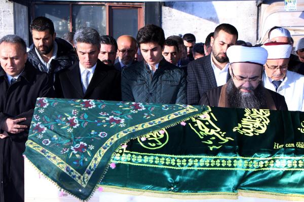 Nakşibendi şeyhinin eşi türbeye defnedildi