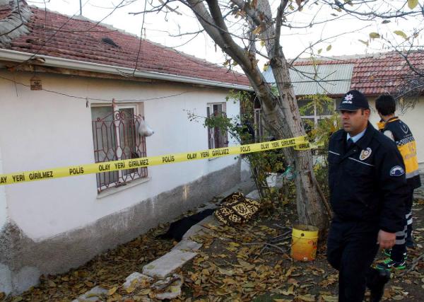 Çatıdan düşen yaşlı kadın öldü