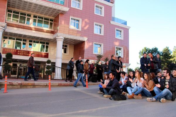 Üniversitelilerin 'pedagojik formasyon' tepkisi