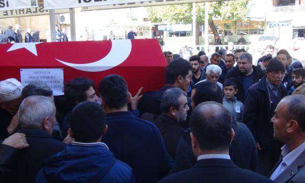 Kansere yenilen polis memuru toprağa verildi