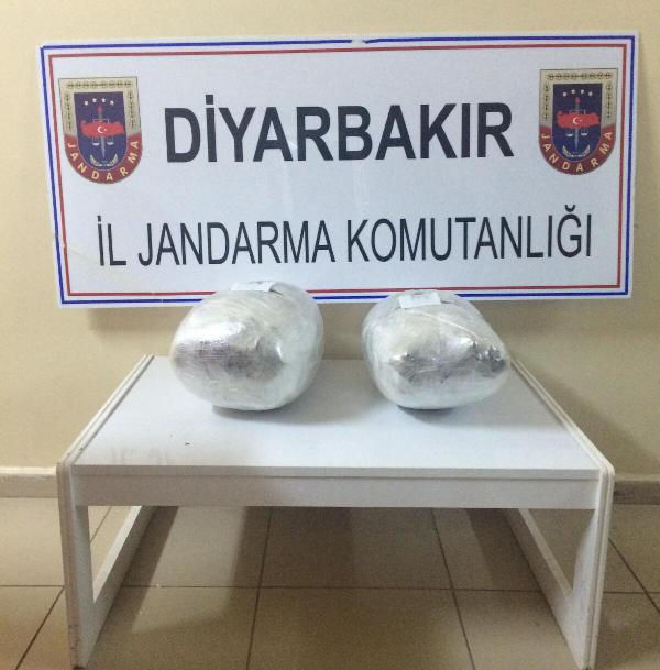 Diyarbakır'da  esrar ve kaçak sigare ele geçti, 1 kişi tutuklandı