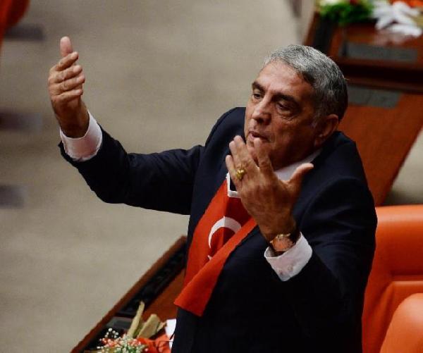 Ak Partili Kalkan: Türk bayraklı yemin 24 yıllık hayalimdi