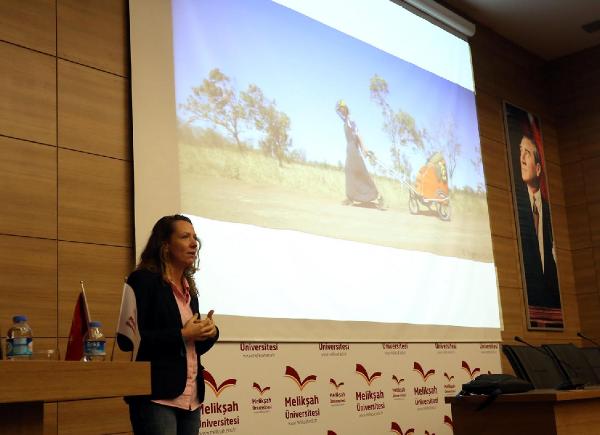 Dünyayı dolaşan ABD'li aktivist Angela Maxwell, Kayseri'de