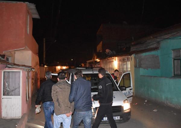 Roman mahallesinde silahlı kavga: 2'si polis 10 yaralı