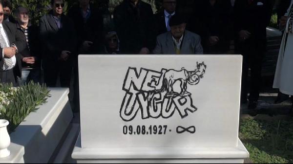 Nejat Uygur kabri başında anıldı