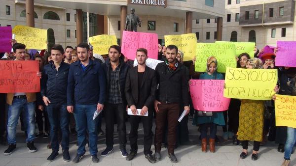 Nevşehir'de üniversitelilerden YÖK'e formasyon tepkisi