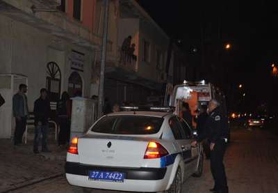 Arkadaşlarının şaka diye havaya attığı Suriyeli, düşerek yaralandı