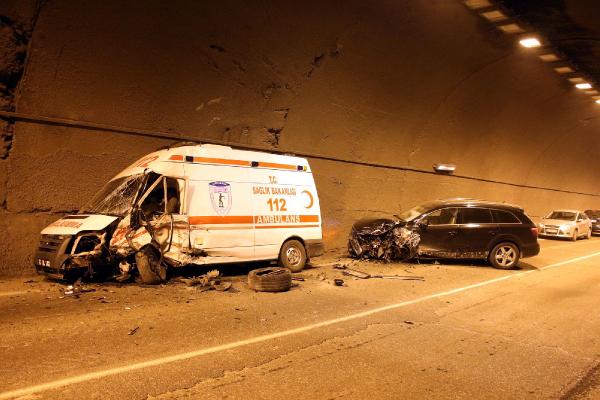 Zonguldak'ta ambulans ve cip çarpıştı: 3 yaralı