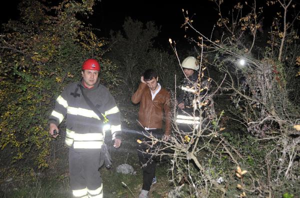 Çalıların arasında kaybolan genci AKUT ve itfaiye ekibi buldu