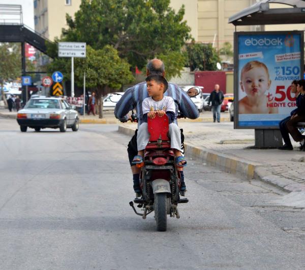 Nasrettin Hoca'ya özenip, motosiklete ters bindi