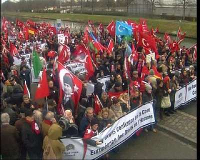 Türkler Perinçek'e destek için Strasbourg'da AİHM önünde....