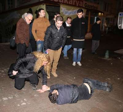 Eskişehir'de otomobilin çarptığı yaralı genç, 1 kilometre aracın üzerinde gitti