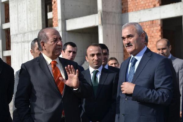 Vali Kara: Basında 'Ayakkabı kutuları paraları' diye lanse edilen parayla İmam Hatip Lisesi yapılıyor