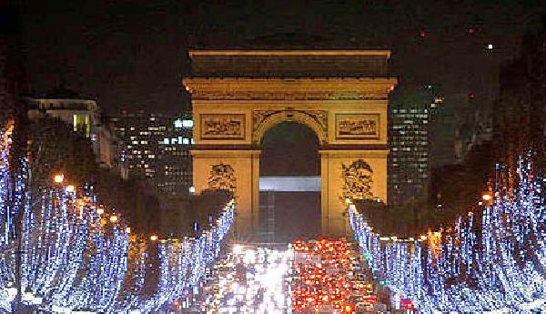 Paris'te noel ışıkları söndü