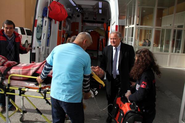 Erzincan'da kamyonet ile otomobil çarpıştı: 9 yaralı