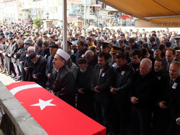 Yatağında ölü bulunan asker toprağa verildi