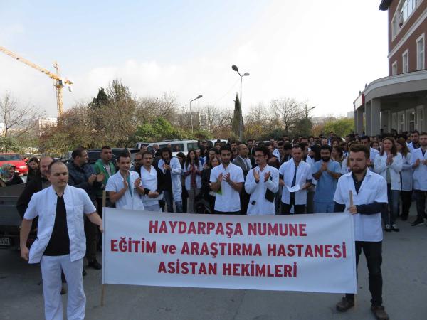 Asistan doktorlardan protesto yürüyüşü