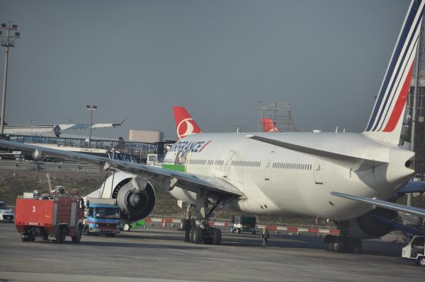 Air France uçağı hasta yolcu için Atatürk Havalimanı'na zorunlu indi