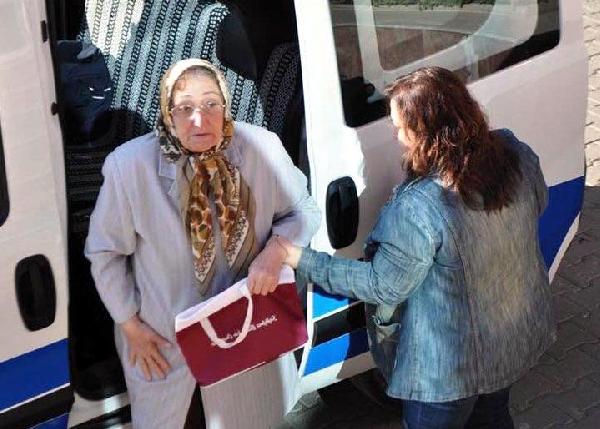 2 bileziğini dolandırıcıya kaptırdı