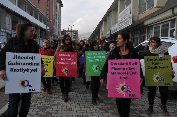 Yüksekova'da kadına şiddete karşı ‘sessiz çığlık’ eylemi