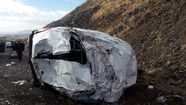 Kayseri'de kamyonet şarampole yuvarlandı: 1 ölü, 1 yaralı
