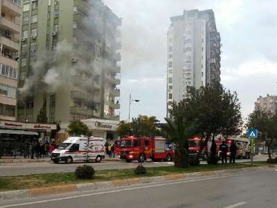 Yangında felçli hasta öldü, 3 kardeşi ve annesi kurtarıldı