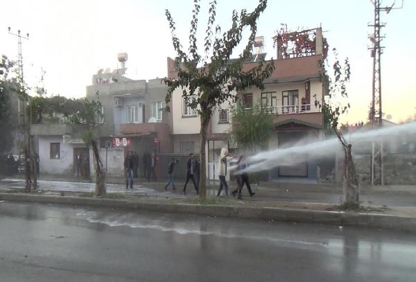 Ceyhan'da izinsiz yürüyüşe polis müdahale etti