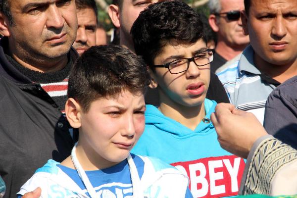 Ailesini kazada kaybeden 2 kardeşe, halaları bakacak
