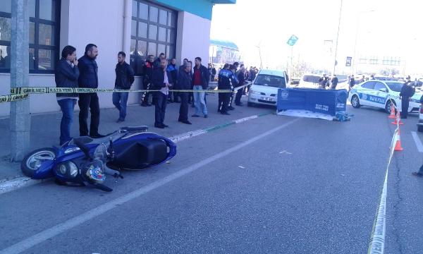 Bursa’da, kamyonun altına giren motosikletli polis öldü