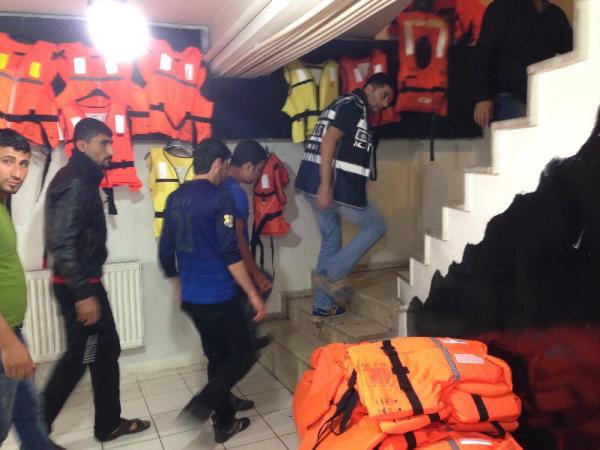 İzmir'deki otellerde yabancı uyruklu denetimi