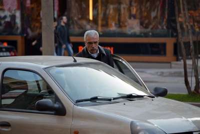 Polis yanlış kişiyi yakalayınca, dolandırıcılar kaçtı