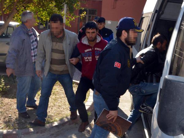 PKK gösterisinde market yağmalayıp otobüsü yakmaktan 7 kişi yakalandı