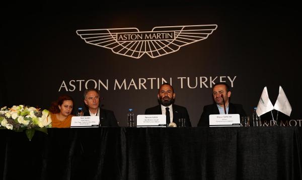 Bond'un efsanevi otomobili Aston Martin İzmir'de