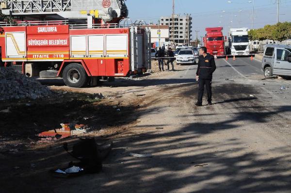 Akçakale’de kamyonla hafif ticari araç çarpıştı: 2 ölü, 4 yaralı