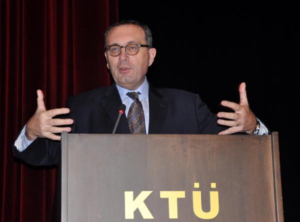 AB’li yetkililer ve gazetecililer KTÜ’de öğrencilerle buluştu
