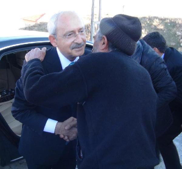 Kılıçdaroğlu, Çorum'da şehit evini ziyaret etti