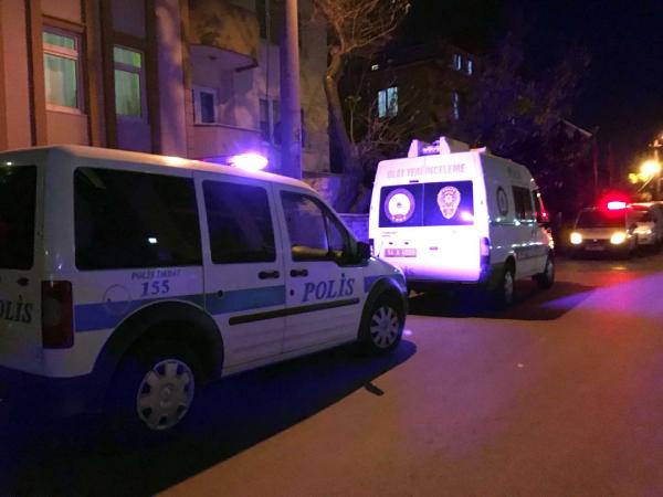 Müteahhit evinde ölü bulundu