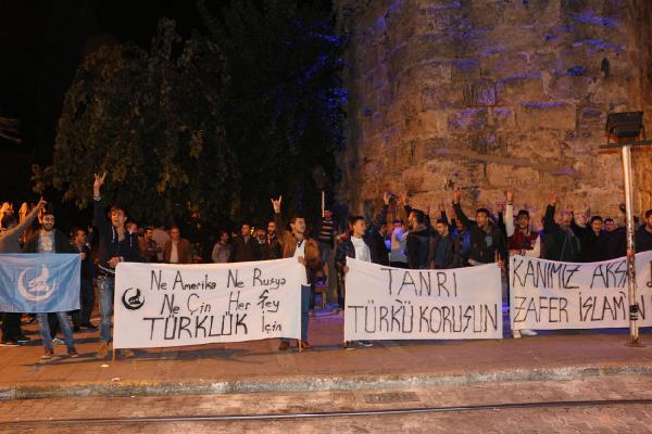 Ülkücü grup, Rusya Konsolosluğu'na yürüdü