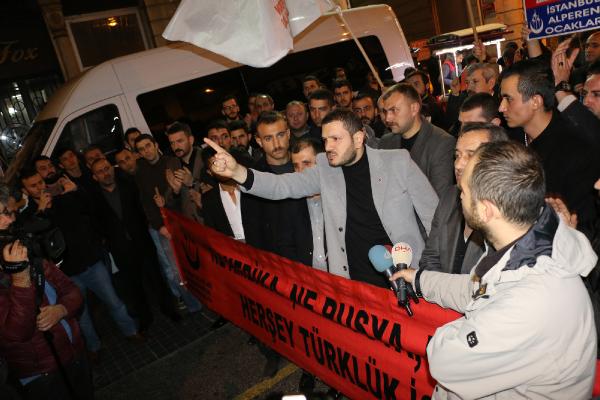 Ülkü Ocakları ve Alperen Ocakları'ndan Rusya Başkonsolosluğu önünde protesto